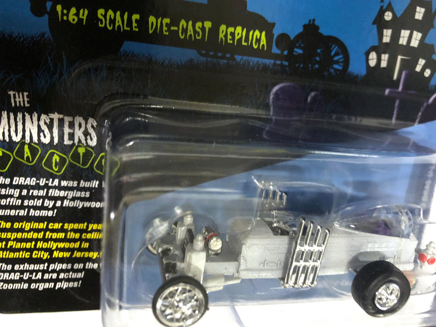 Drag-U-La The Munsters TV show Car Die-Cast 1:64 Scale White Lightning Chase Exclusive